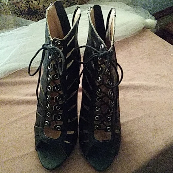 Shoes - Picture 2 of 3